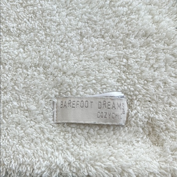 Barefoot Dreams CozyChic Blanket - Picture 2 of 4